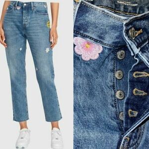 OLD NAVY Floral & Sun Embroidery High-Waisted
ButtonFly Straight Cut-Off Jeans☀️